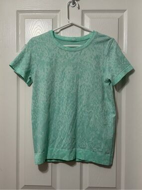 Lululemon athletica swiftly relaxed short sleeve size 8 euc